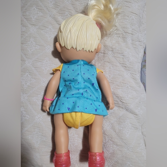 L.O.L Doll - Picture 2 of 3
